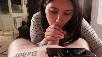 म मेरी सौतेनी बहिनीलाई जिस्काउँछु जब उनी डिज्नी [कम] हेर्छिन्